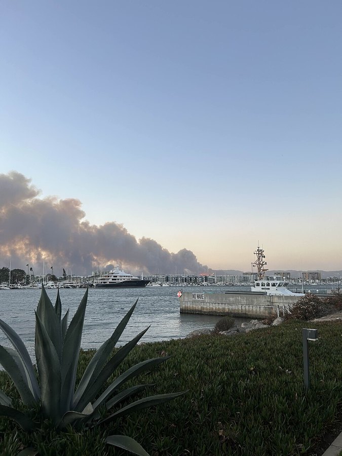 Palisades Fire from Marina del Rey