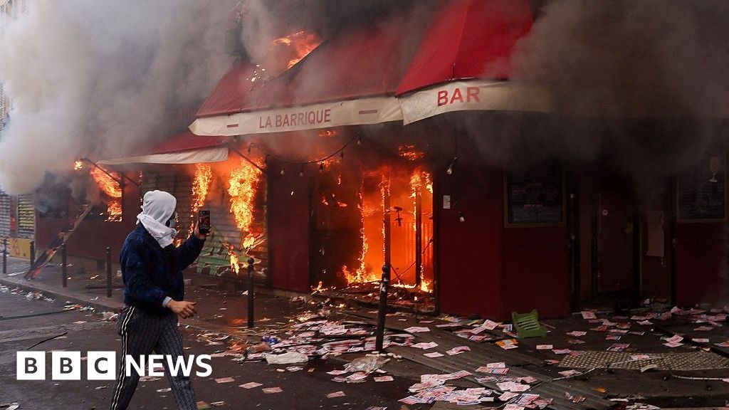 La Barrique bar in Paris on fire
